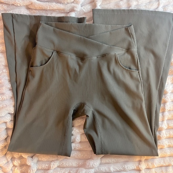Pants - ❣️Cute & Comfy Stretchy Flare Pants | XL | EUC | Effortless Summer Wear ☀️